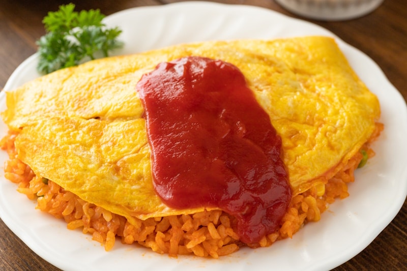Yoshoku - omuraisu (omelette rice)