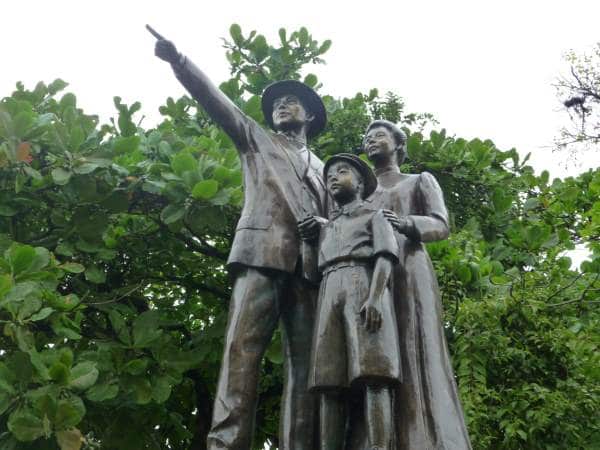 A monument honoring the first Japanese citizens to arrive in Brazil.