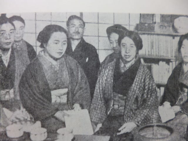 Early Japanese feminists Ichikawa Fusae and Hiratsuka Raichou at the first meeting of the New Woman's Society.