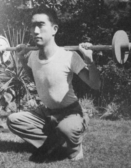 Mishima Yukio pumping iron