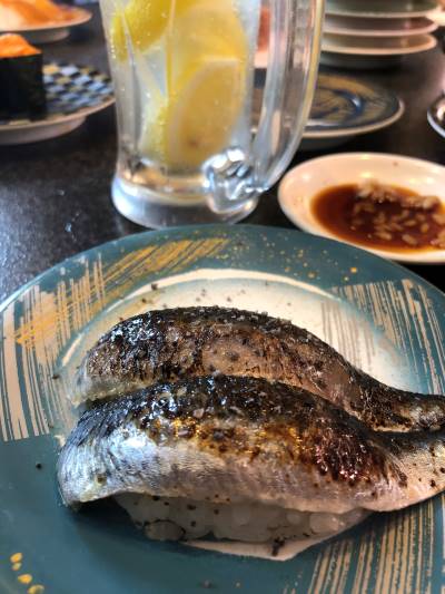 Grilled sushi and lemon highball