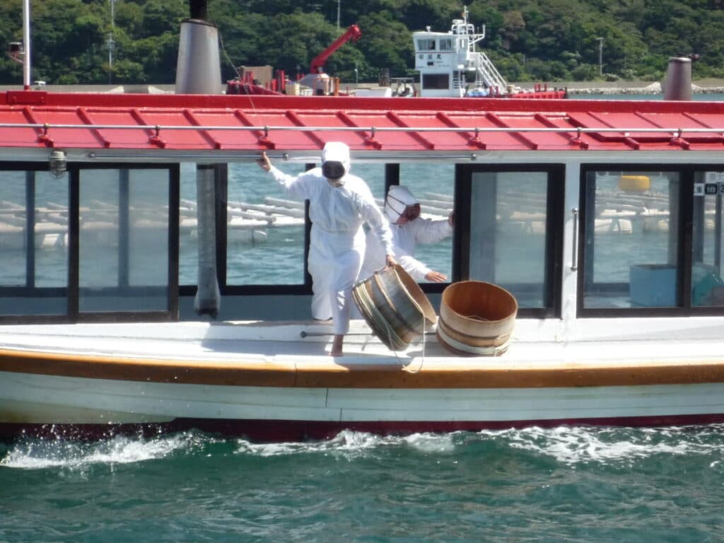 Ama-san diving