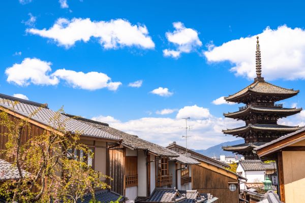 Kiyomizudera Road in Kyoto with a view of Yasaka. 
