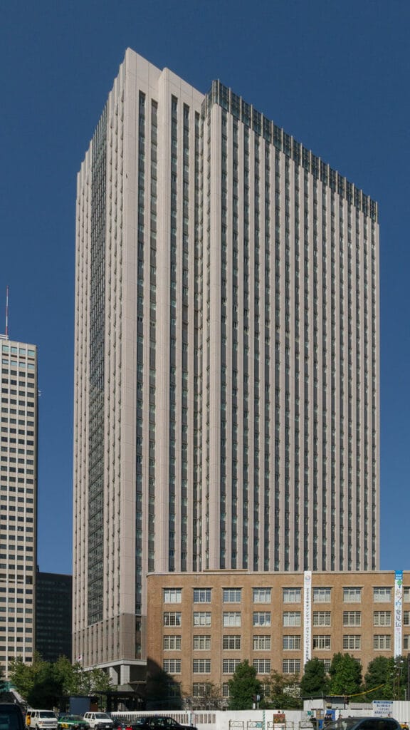 MEXT headquarters in Kasumigaseki. Photograph by Rs1421, sourced from Wikipedia.