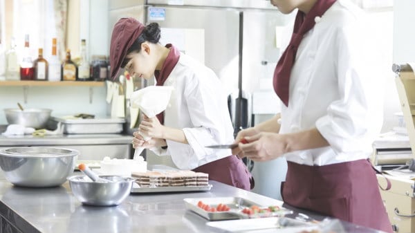 Passion karoshi: bakers in Japan and labor explotation