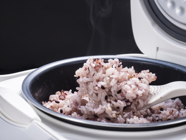 Japanese rice cooker - rokkokumai