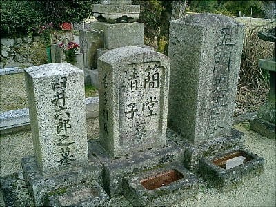 Grave of Usui Rokuro, who committed the final kataki-uchi.