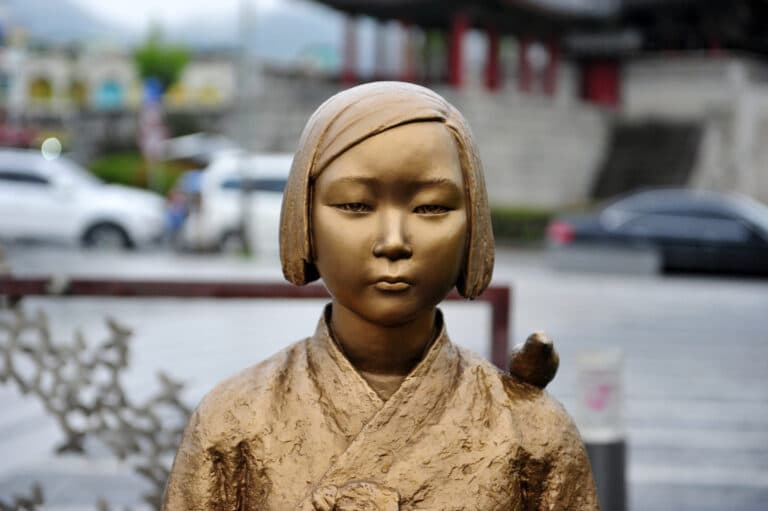 "Comfort woman" statue