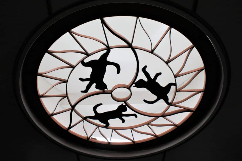 Bakeneko themed lighting at Odoriba Station.