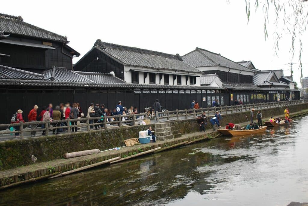 Tochigi's famous traditional-style warehouses, or kura, escaped WWII carpet bombing and now host a variety of shops and museums.