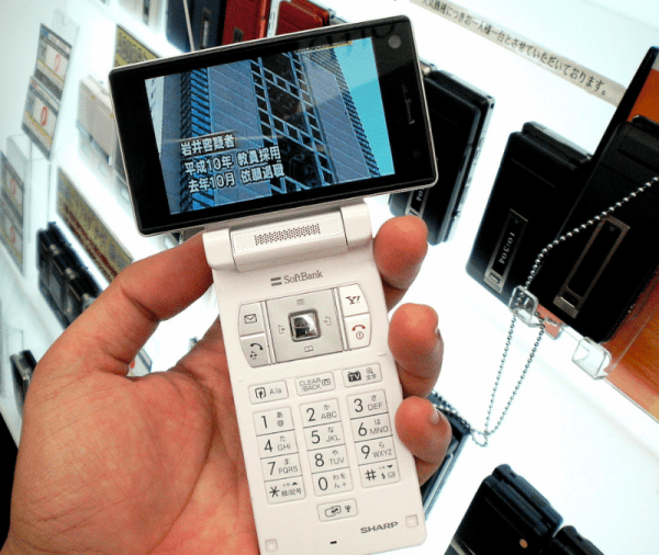 Sharp Aquos (905SH) using 1seg