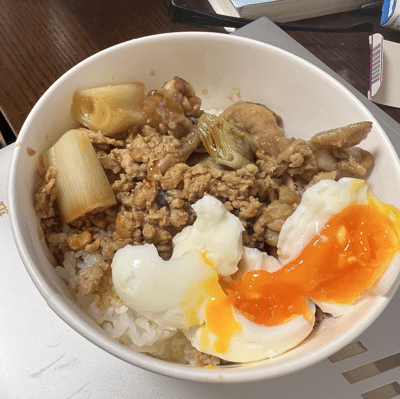 7-11 high protein meals: sumibiyaki chicken donburi bowl