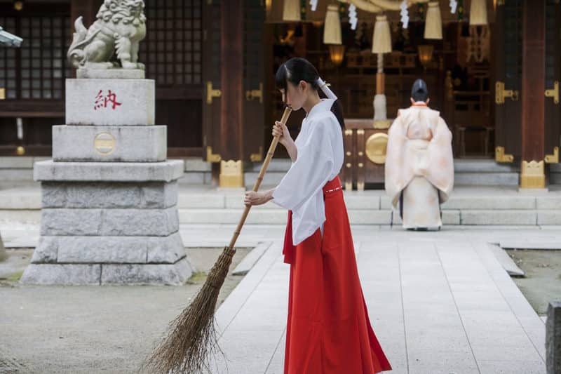 Miko shrine maiden