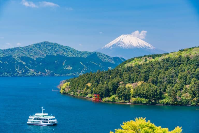 Ashinoko - popular Golden Week destination