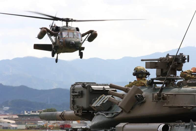 SDF helicopter approaching a tank