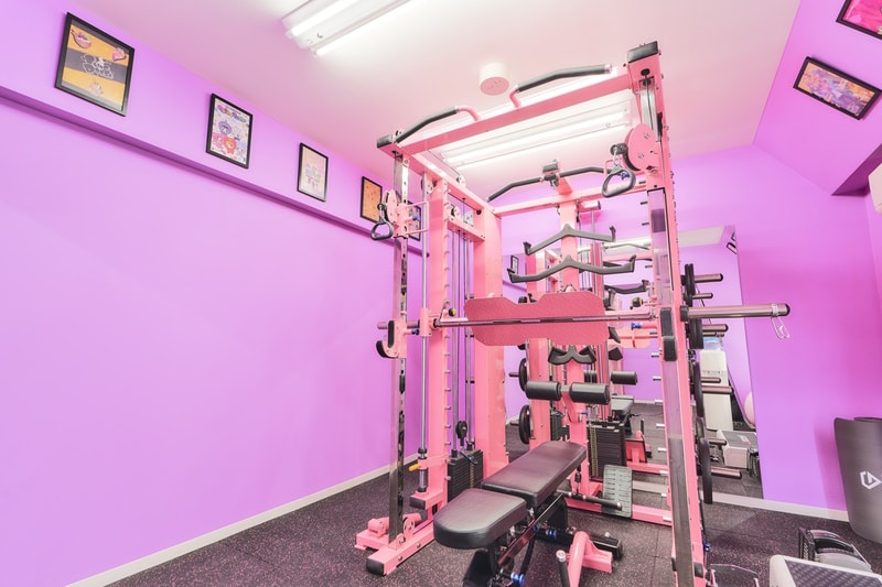 Clara - otaku women's gym
