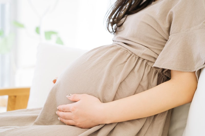 Picture of pregnant woman - lesbian couple maternity discrimination story