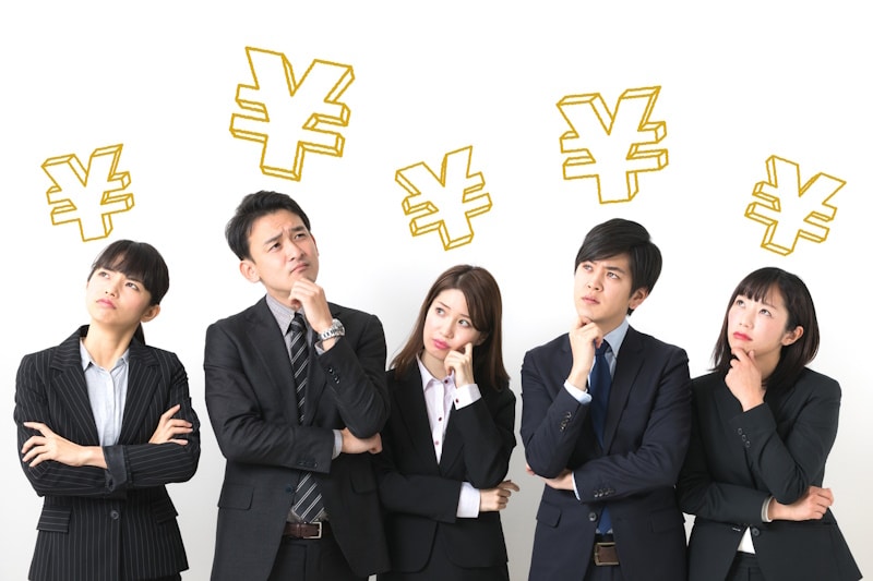 Office workers thinking about money (yen)