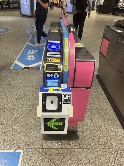 New QR code and credit card payment options at the Denetoshi Line in Shibuya Station 
