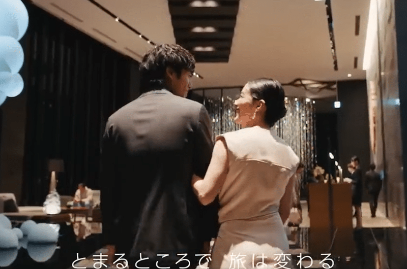 Hilton ad showing a couple fretting at a ryokan but relaxing in a Hilton. 