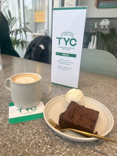 Tomodachi ga Yatteru Cafe (TYC) - brownie and latte 