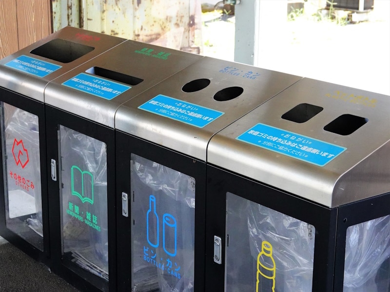Garbage cans in Japan - tourist inconveniences