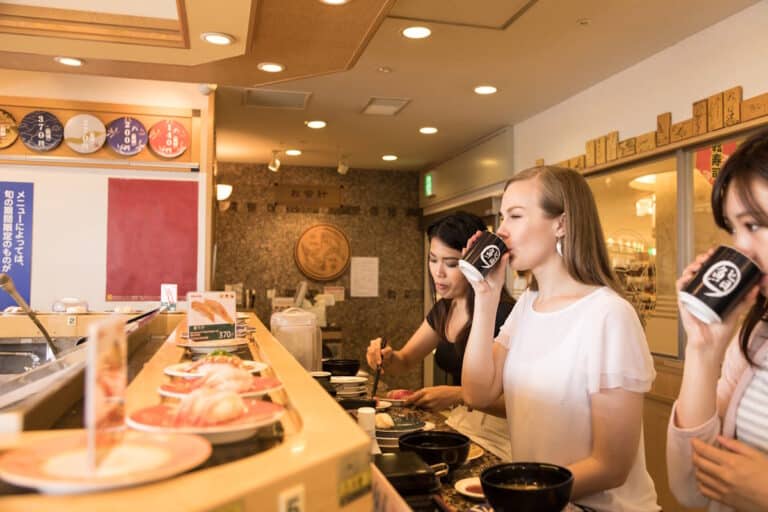 Conveyor belt sushi