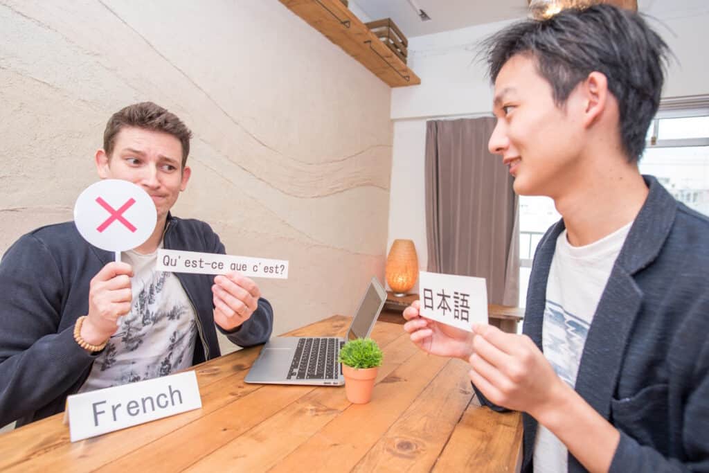 Japanese and French speakers unable to communicate
