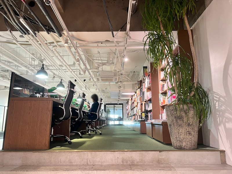 Row of desks in Bunkitsu, Roppongi