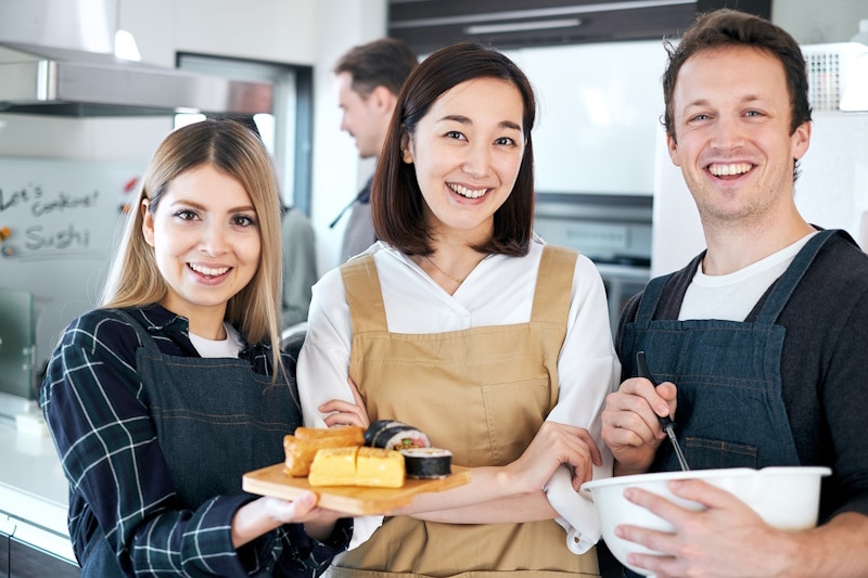 Tokyo cooking - teacher with students