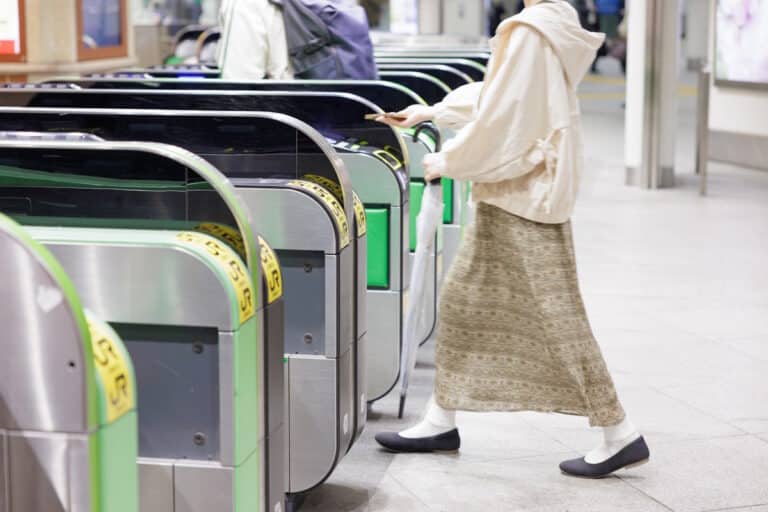JR East Suica gates to disappear?