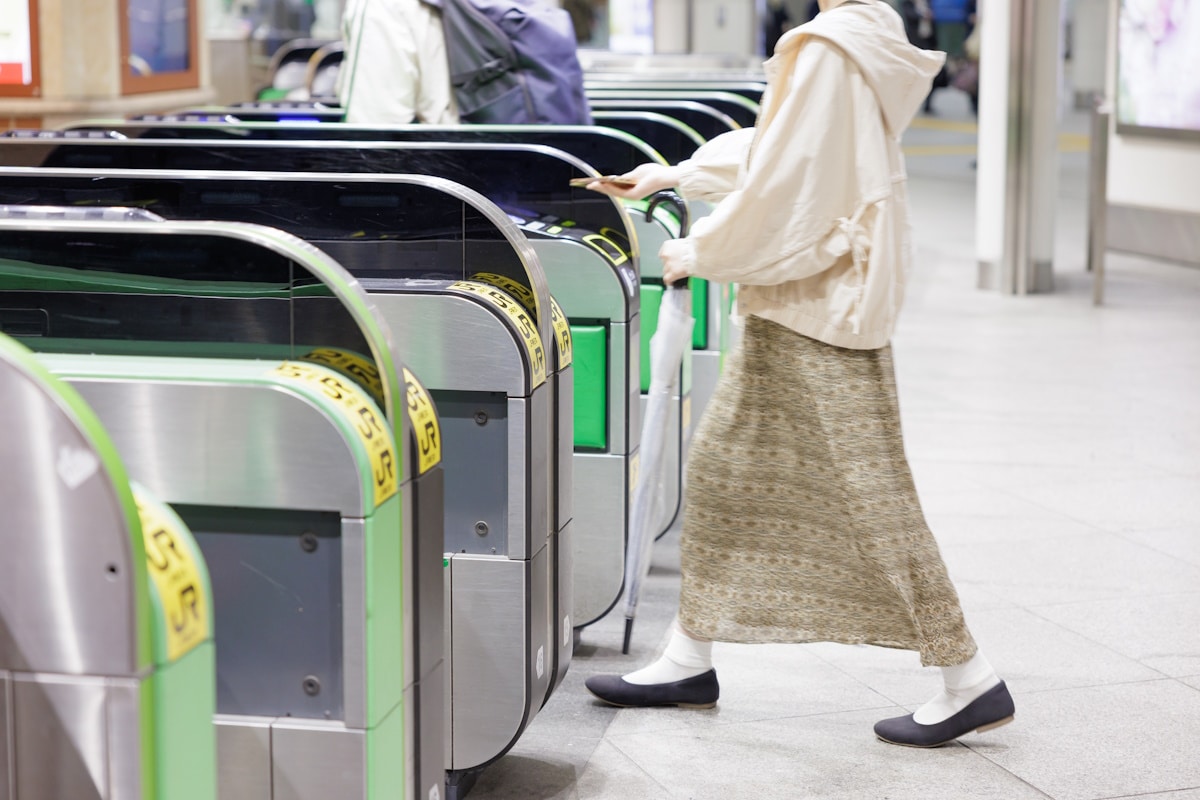 JR East Suica gates to disappear?