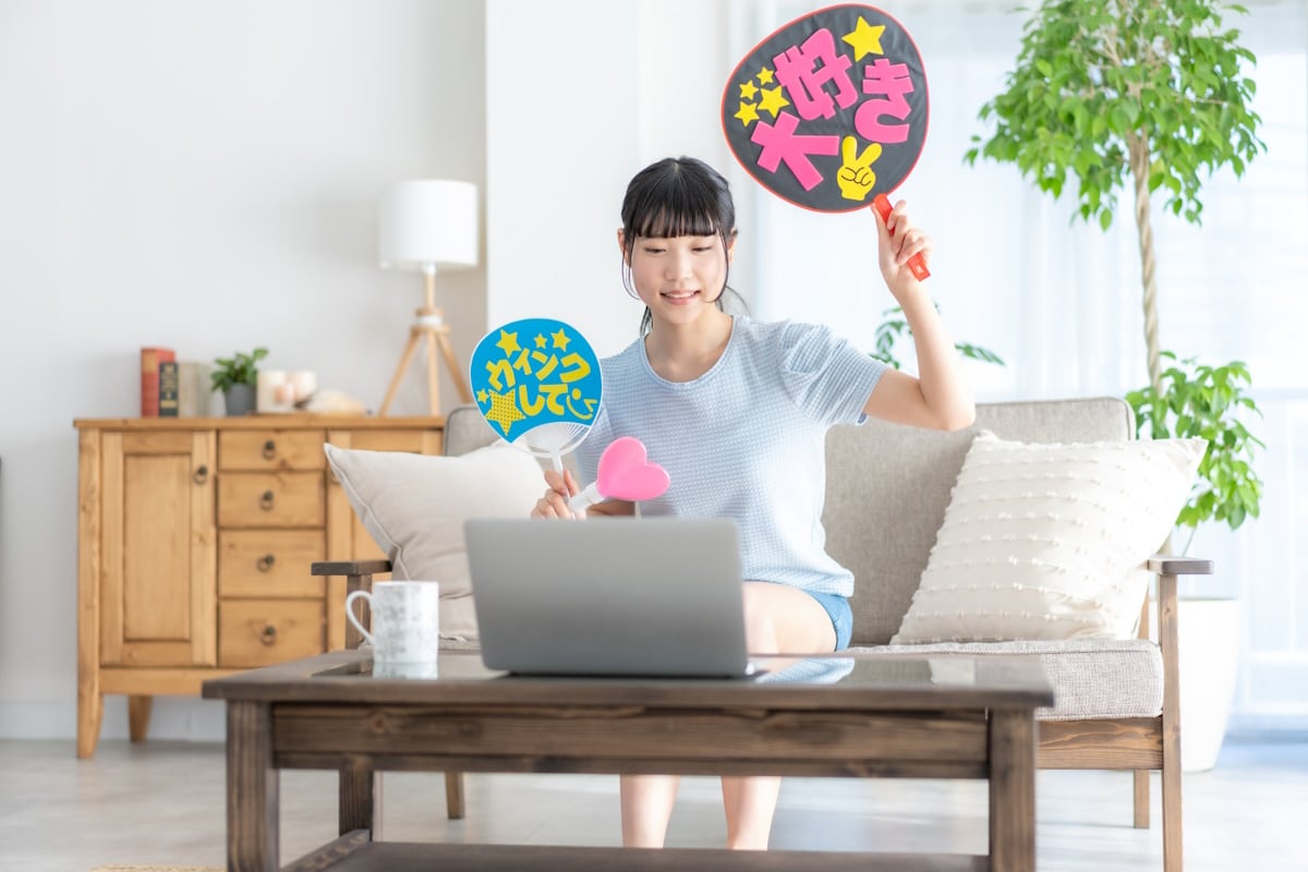Woman engaged in oshikatsu