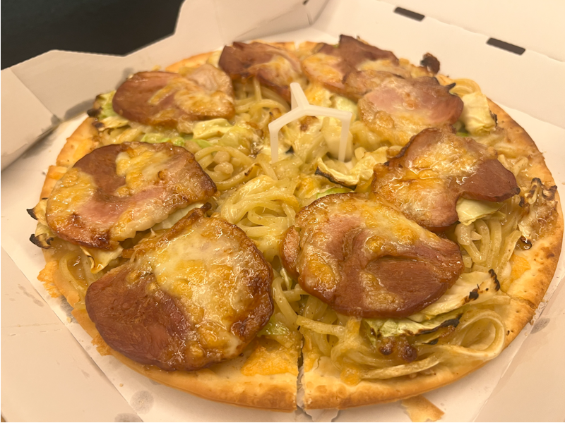 Pizza Hut Shoyu Ramen pizza - a full view of the pizza