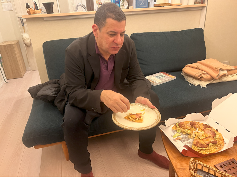 Pizza Hut Japan Shoyu Ramen pizza - Jake Adelstein grimaces with each bite