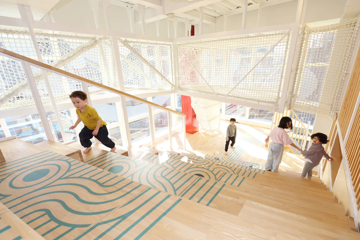 Ano Ne Childcare Service - picture of kids running up a large set of stairs