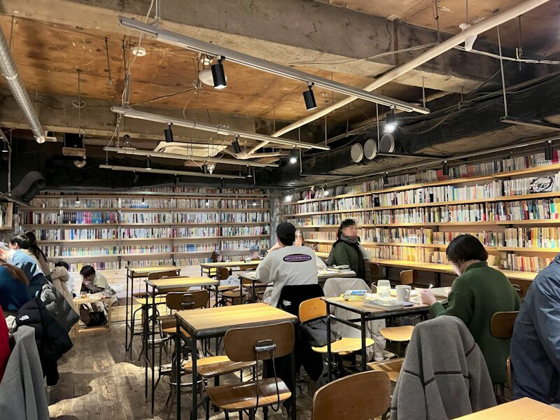 Forest Library (Mori no Tosyo Shitsu) in Shibuya