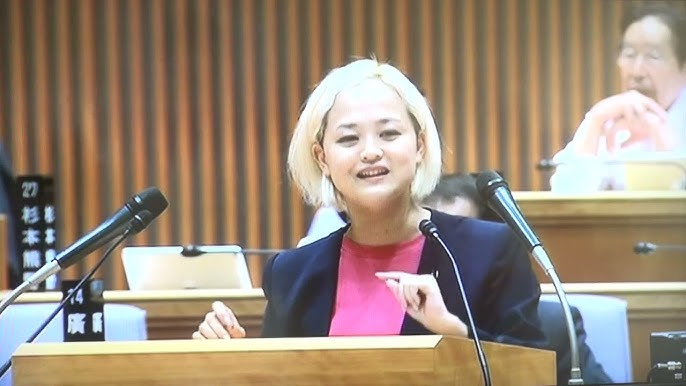 Yoshida speaking at the Mie Prefectural Assembly last year.