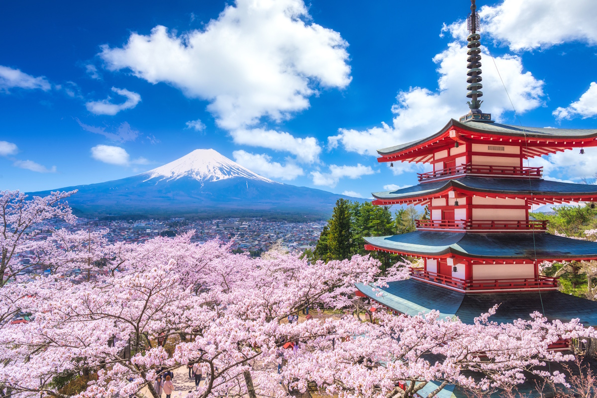 Arakurayama Sengen Park in Fujiyoshida - view of the famous Chureito pagoda