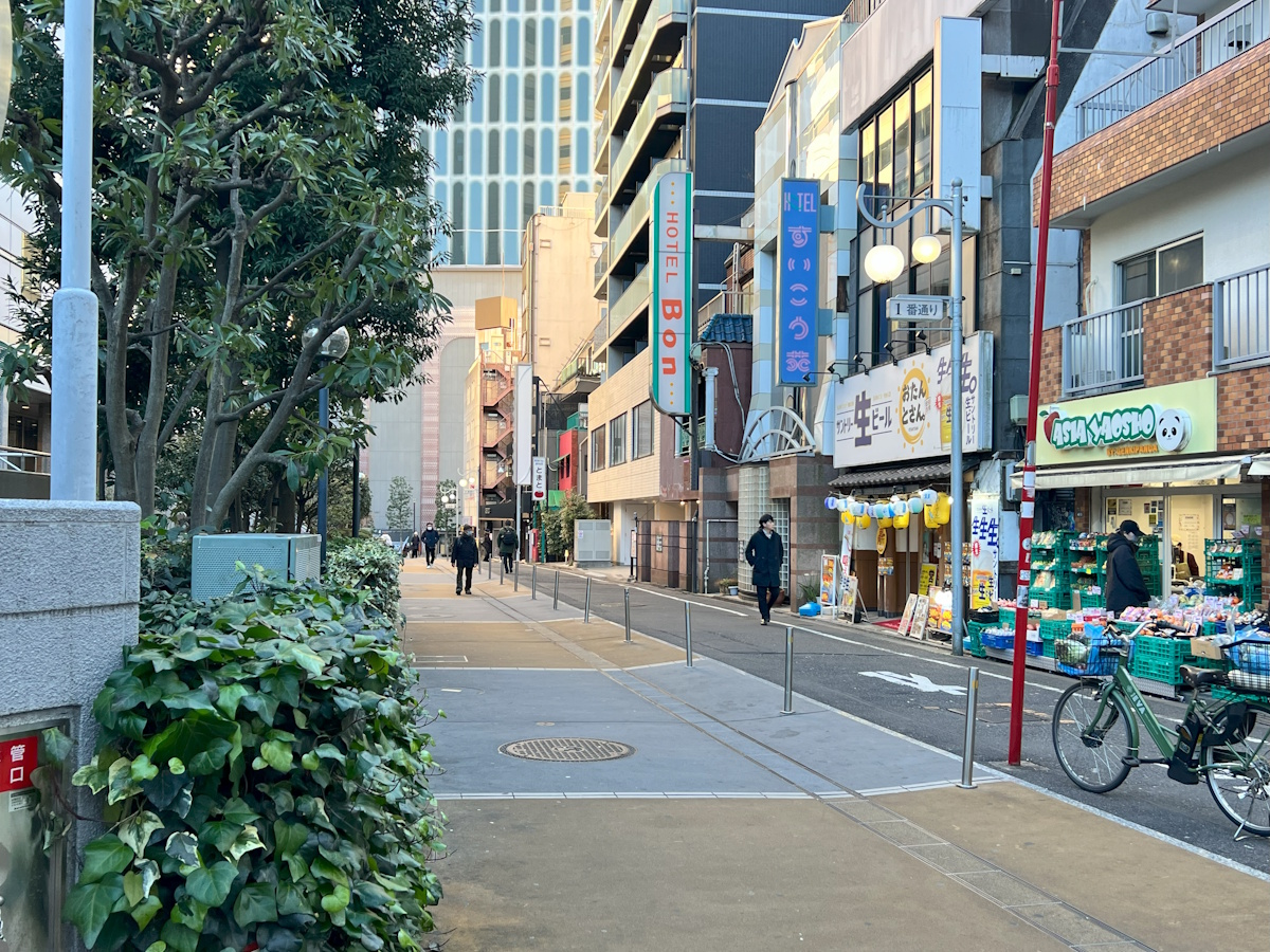 Area near Okubo Park frequently used for prostitution in the evening