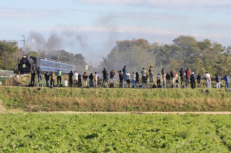 Rail enthusiasts taking pics of the Ryomo Line in Tochigi Prefecture