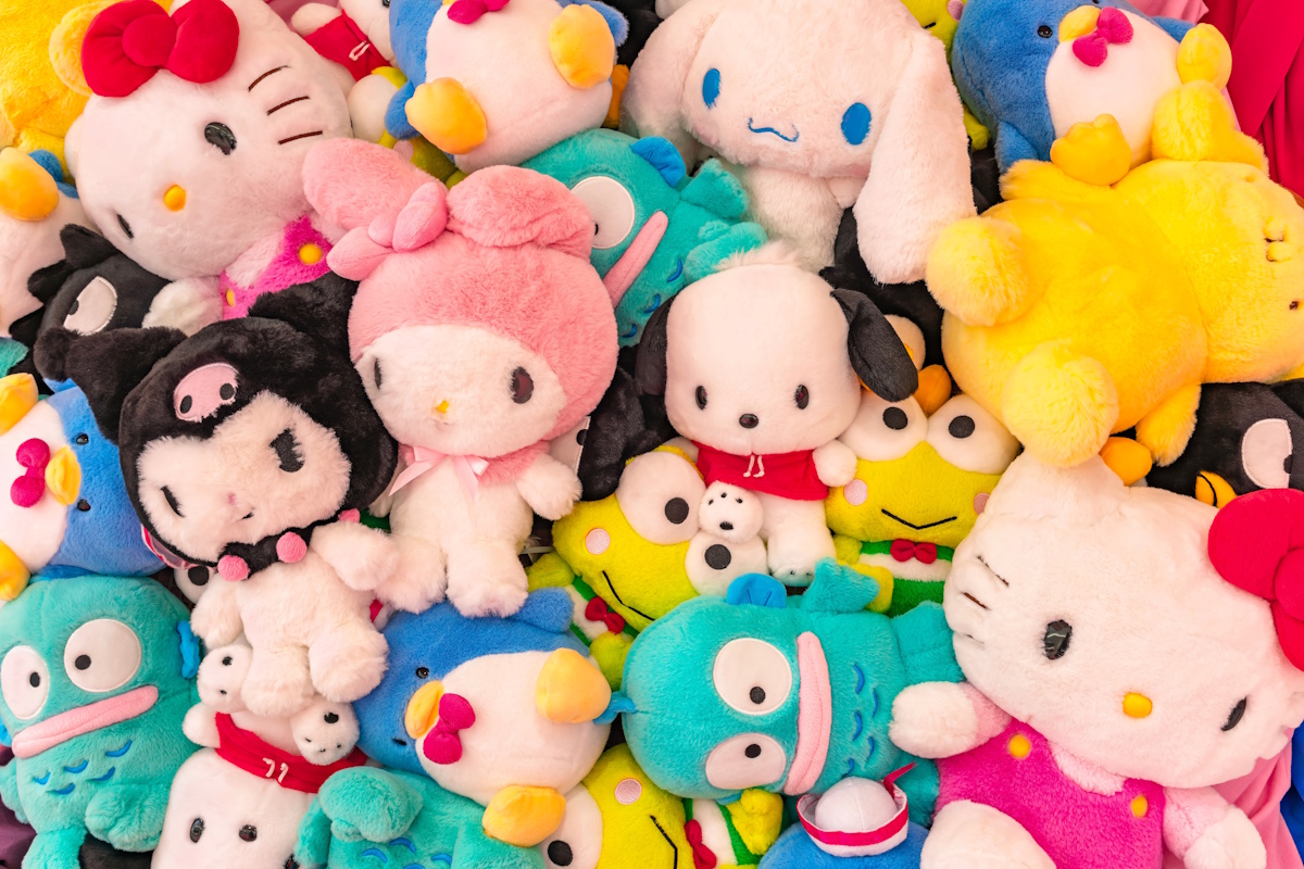 A bunch of Sanrio plushies in a pile