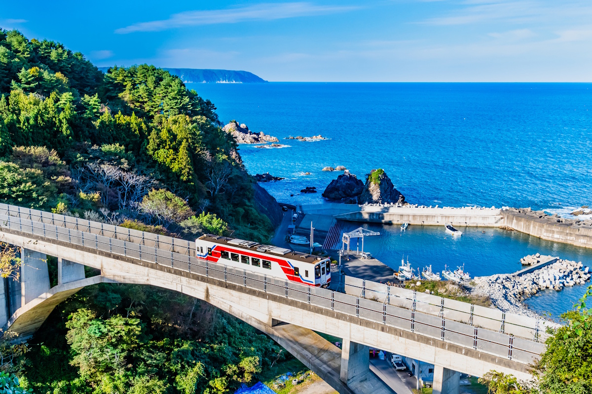 The Sanriku train against an ocean backdrop