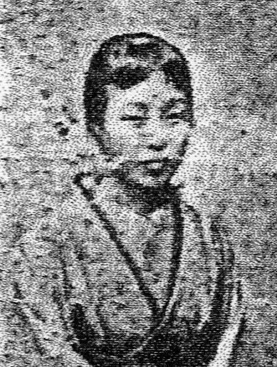 Black-and-white portrait of Suzuki Masa as a young woman in a kimono.