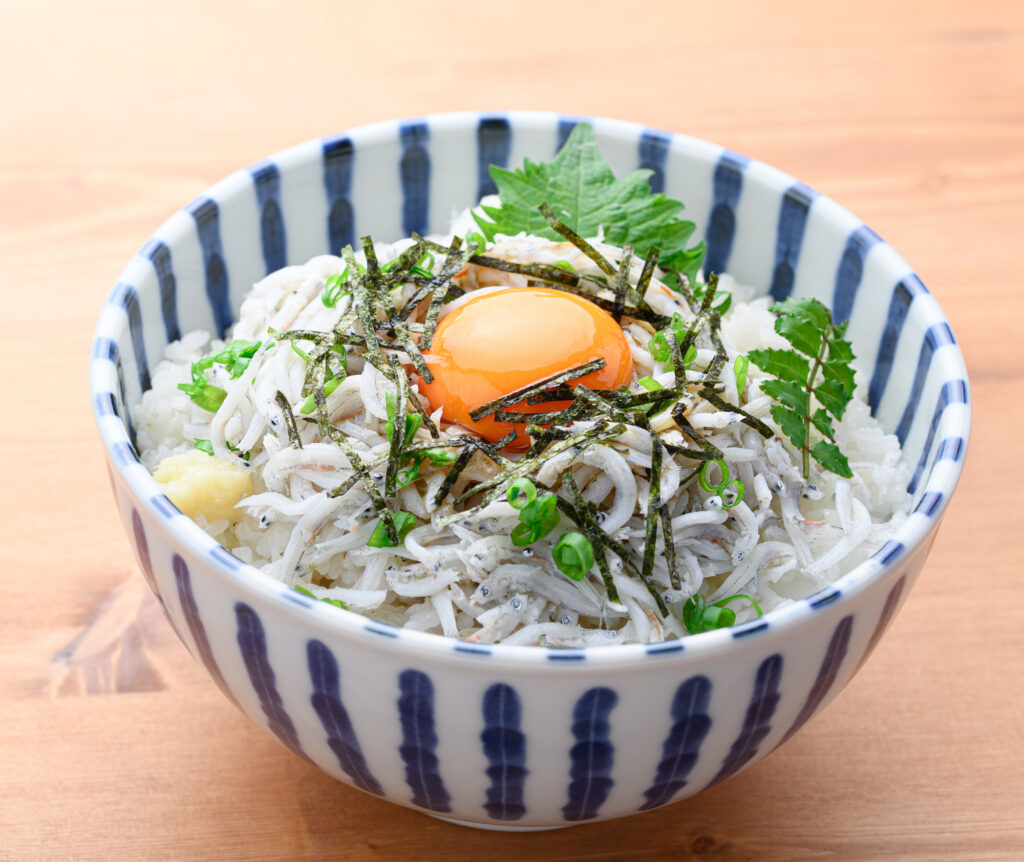 A bowl of shirasu donburi