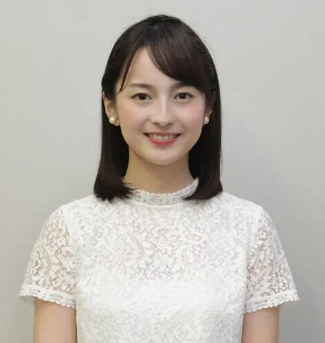 TBS announcer Yamamoto Erika, smiling in a white lace blouse