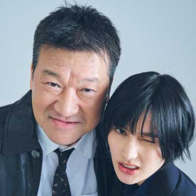 Close-up promo still of Satō Jirō and Hashimoto Ai posed with their heads together