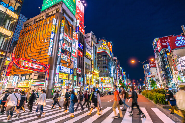 People crossing the street near the Kabukichō Ichibangai entrance at night